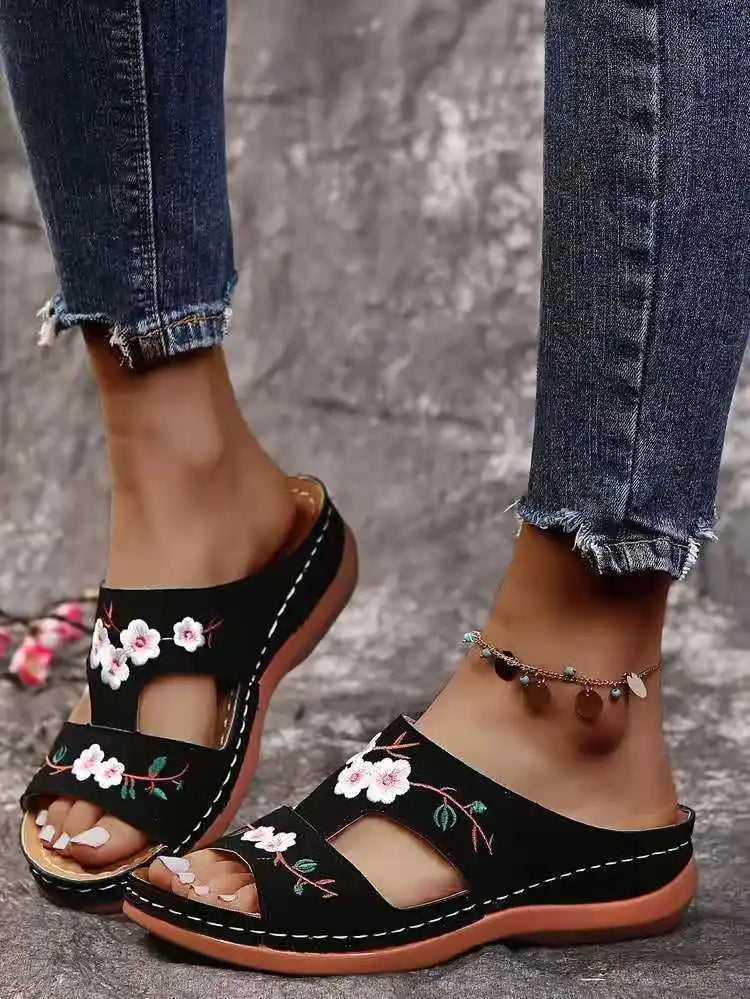 Women Slippers Embroider Flowers Leather Woman Sandals 2023 Outdoor Light Casual Wedges Slippers Slip on Summer Shoes for Women