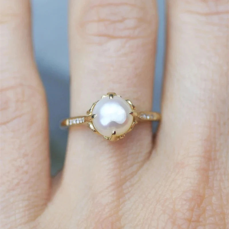 Huitan Imitation Pearl Rings for Women Newly Designed Luxury Wedding Band Accessories Exquisite Gift Temperament Female Jewelry