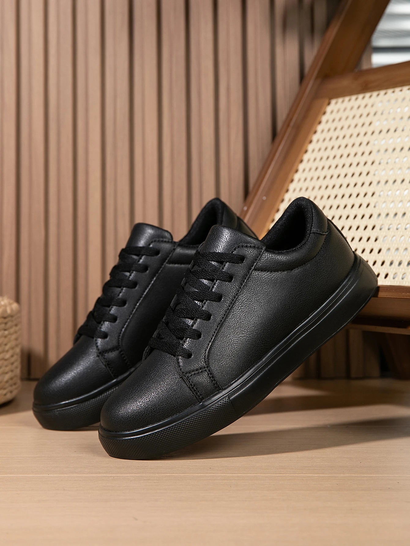 Men's Normcore Style Front Strap Sports Outdoor Skateboard Shoes, Fashionable Contrasting White Sneakers, White Shoes, Versatile Outdoor Shoes for Students