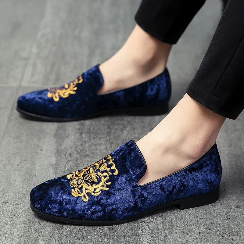 2025 Wedding Dress Shoes Casual Men Loafers New Big Size Lazy Peas shoes Embroidery Moccasins Shoes Suede Leather shoes Zapatos