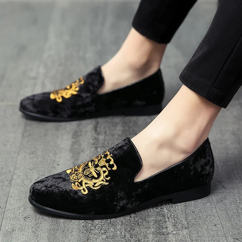2025 Wedding Dress Shoes Casual Men Loafers New Big Size Lazy Peas shoes Embroidery Moccasins Shoes Suede Leather shoes Zapatos
