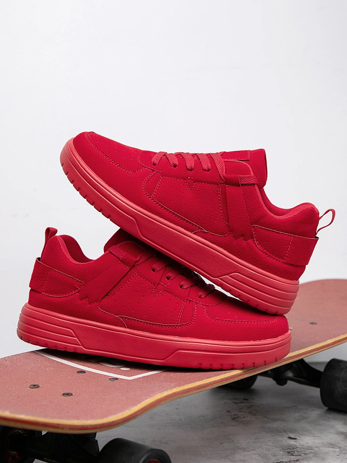 (One Size Smaller) Men's Trendyy Simple Style Red Walking Front Strap Skate Shoes, High Water Platform Comfortable Daily Youth School Shoes Outdoor Couple's Casual Sports Shoes