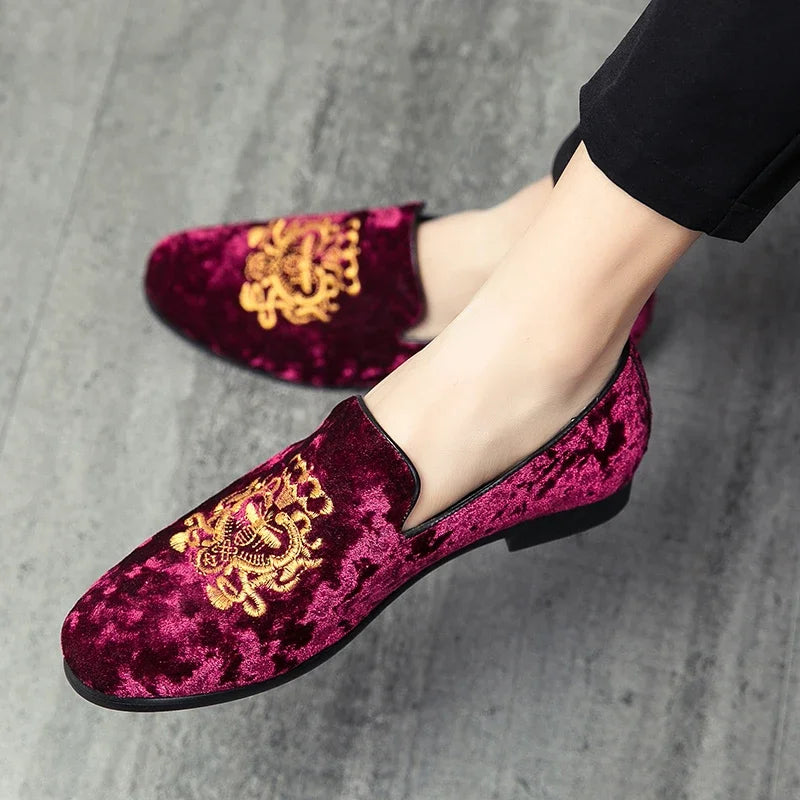 2025 Wedding Dress Shoes Casual Men Loafers New Big Size Lazy Peas shoes Embroidery Moccasins Shoes Suede Leather shoes Zapatos