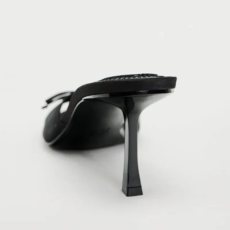 Slippers for women wearing exquisite summer haute couture with fine straps, French style black cat heel clip toe beach sandals