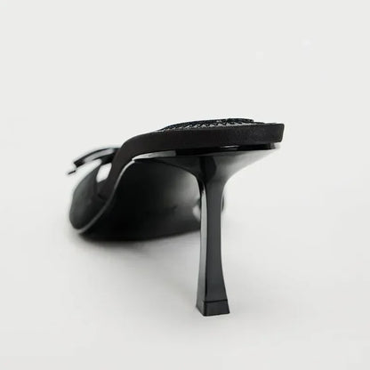 Slippers for women wearing exquisite summer haute couture with fine straps, French style black cat heel clip toe beach sandals