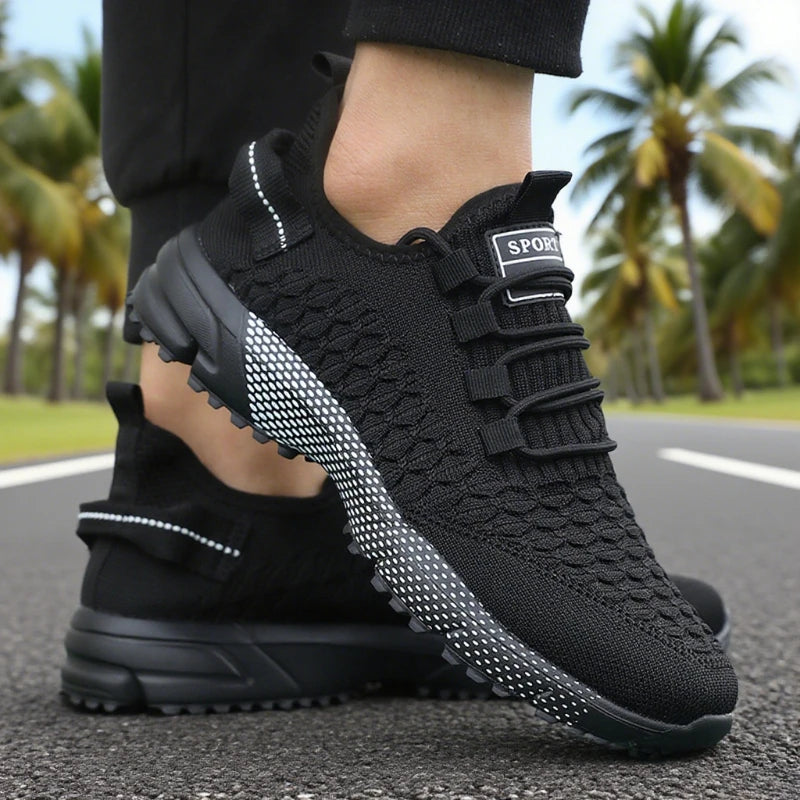 New Lightweight Running Shoes for Men Breathable Designer Mesh Casual Sneakers Summer Lace-Up Male Outdoor Sports Tennis Shoes