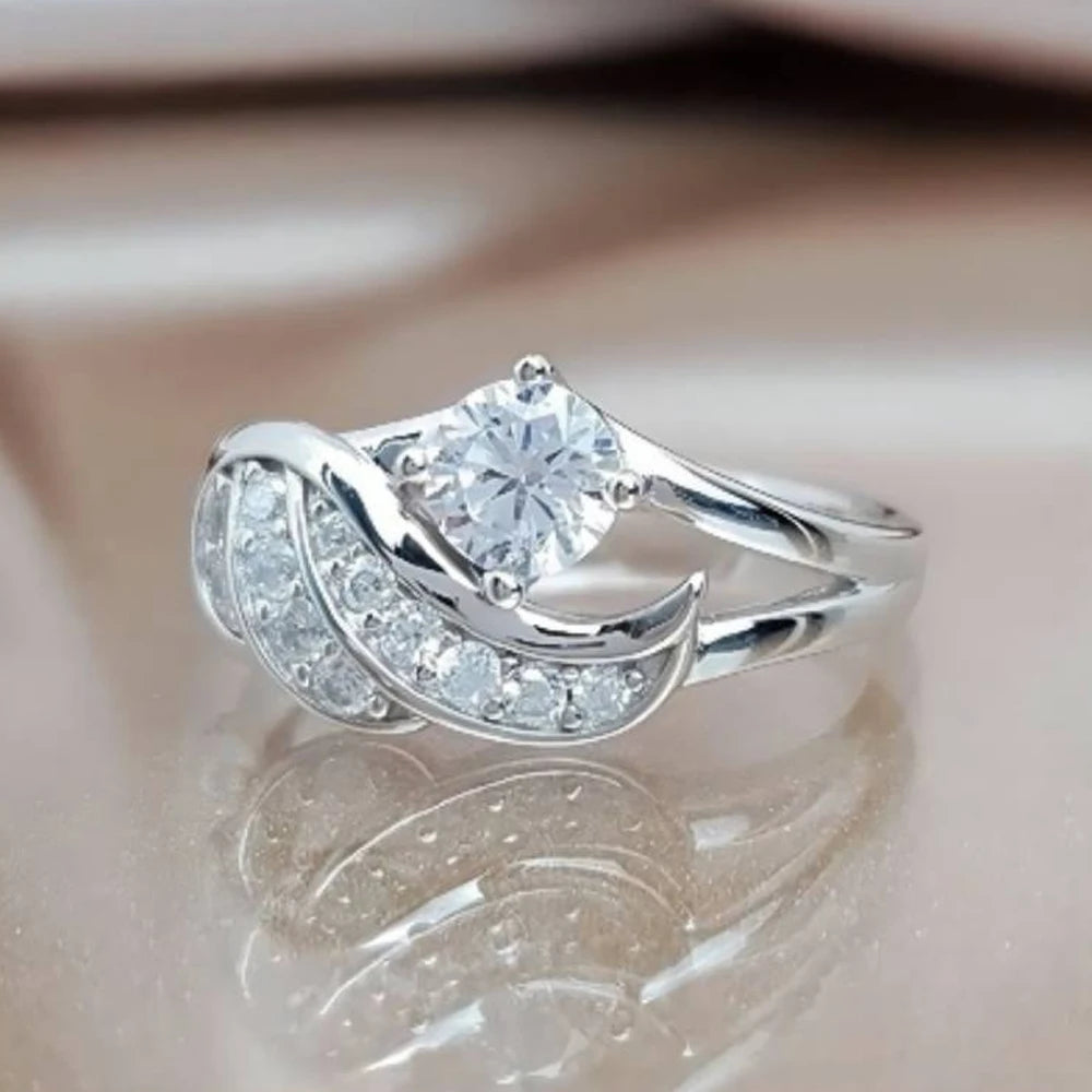 Classic Fashion Women Rings Metal Gold Color White Zircon Ring for Women Romantic Bride Girl Proposal Ring Wedding Jewelry Gift