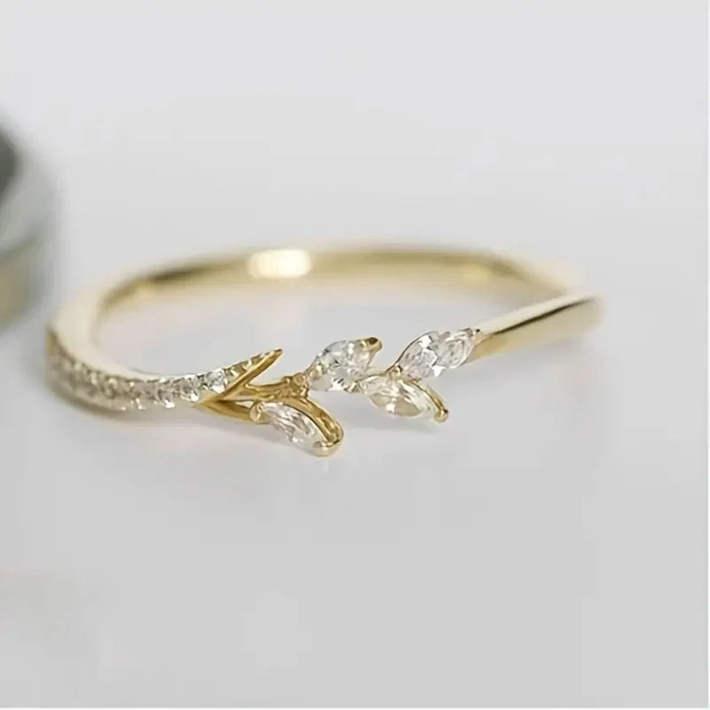 Huitan Women Fashion White Cubic Zircon Cute Leaf Wedding Engagement Ring Temperament Sweet Female Accessories Statement Jewelry