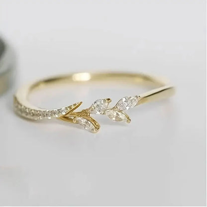 Huitan Women Fashion White Cubic Zircon Cute Leaf Wedding Engagement Ring Temperament Sweet Female Accessories Statement Jewelry