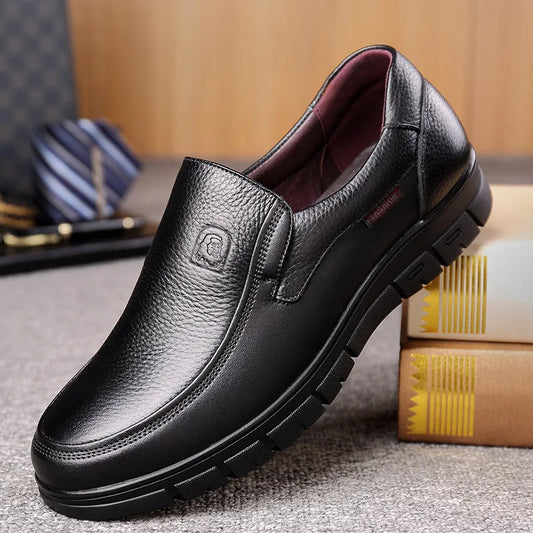 Summer New Men Leather Shoes soft soled Casual Flat Shoes Outdoor Walking shoes Comfort fashion soft leather shoes Loafers