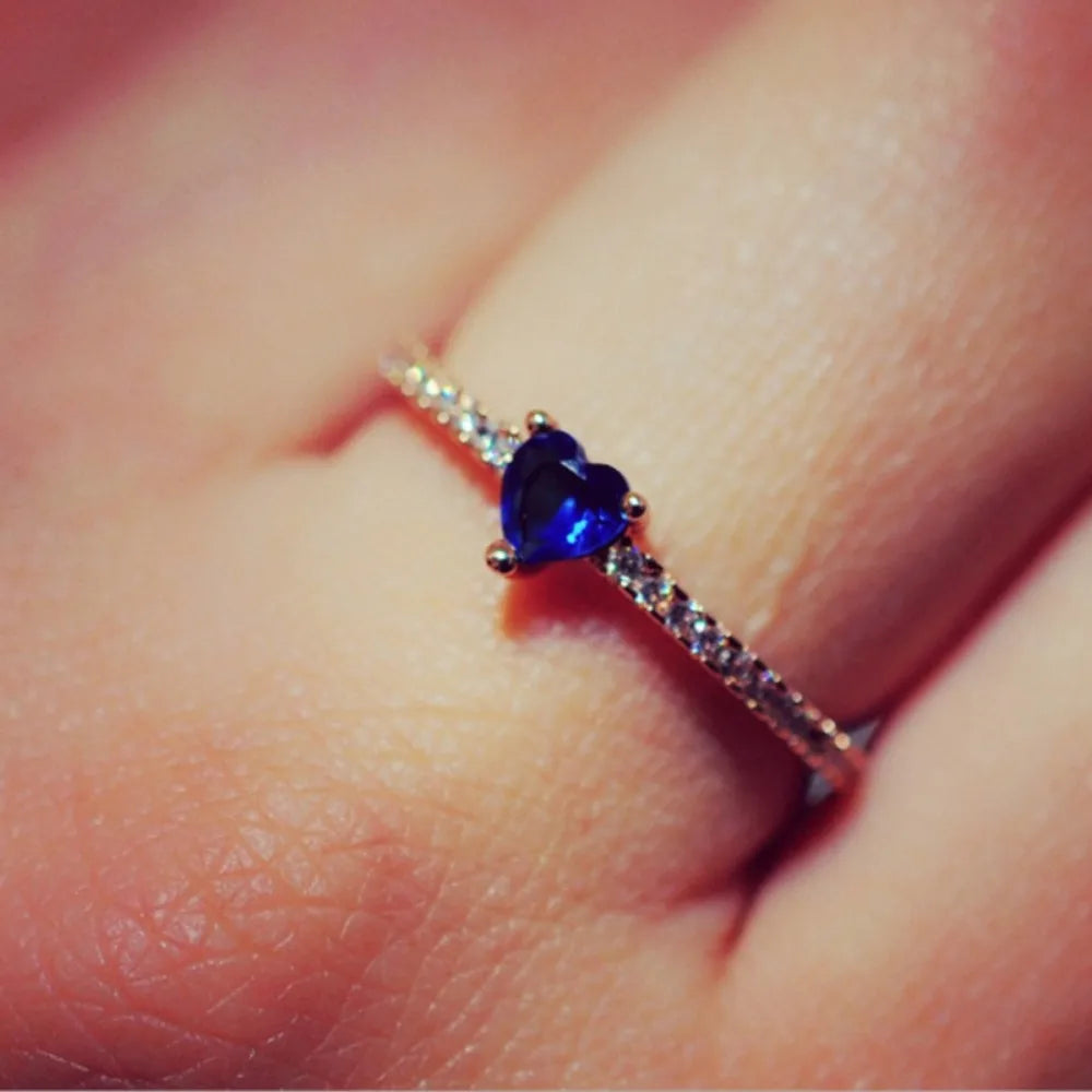New Simple Cute Female Blue Crystal Stone Ring Ladies Engagement Ring Luxury Heart Shaped Zirconia Ring Couple Gift Accessories