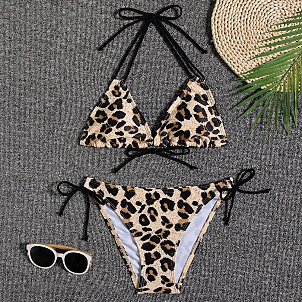 1 Set  Women Swimsuit  Padded  Three-point  Stretchy  Beautiful Floral Print Bikini Set  for Swimming Pool