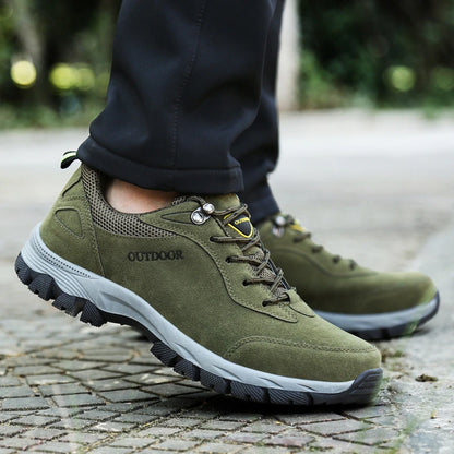 Autumn And Winter Hiking Shoes Men's Non-Slip Thick Sole Men's Travel Sports And Casual Shoes Outdoor Men's Shoes Large Size