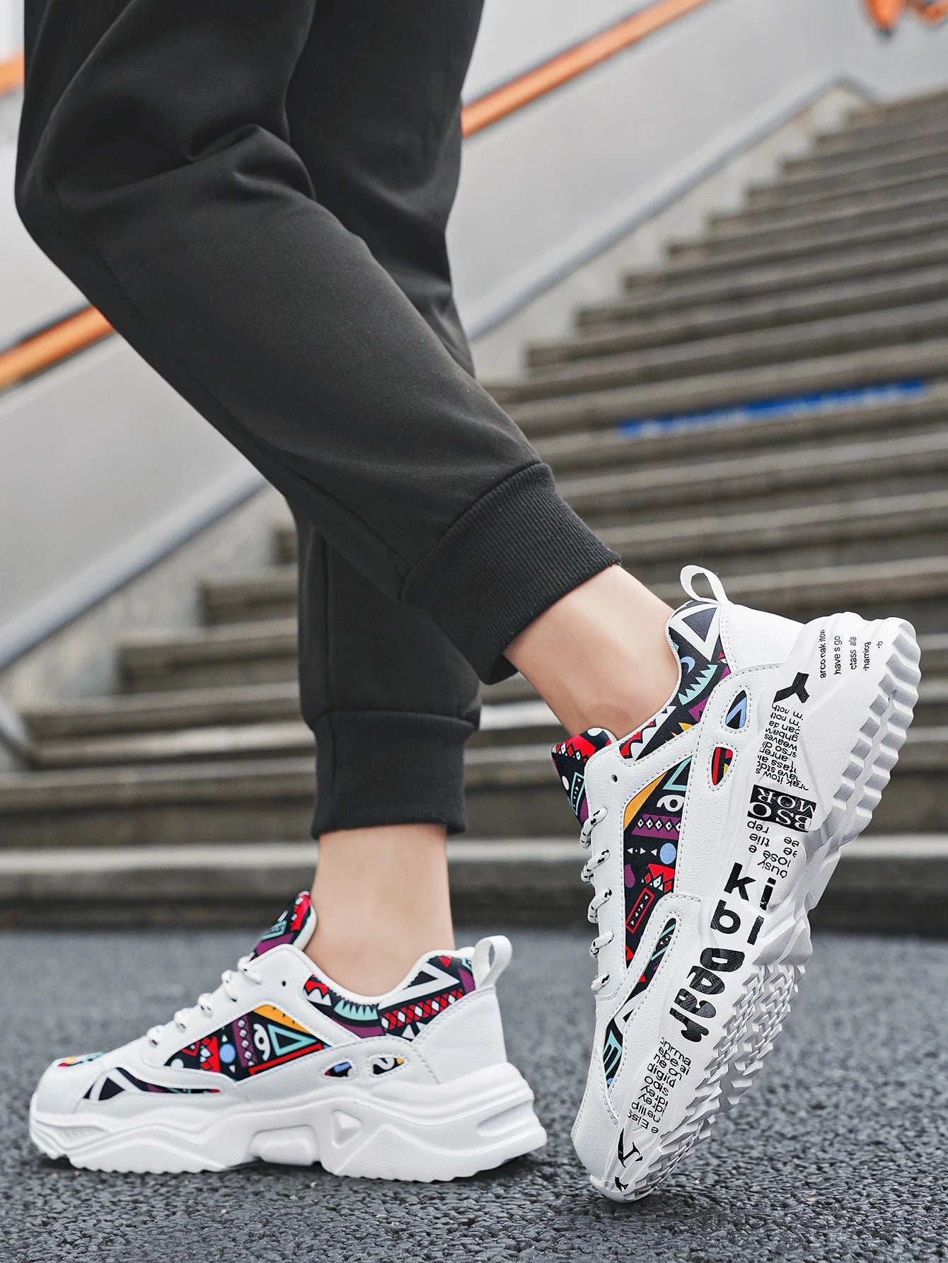 Men's Fashionable and Trendy Random Graffiti Contrasting Letter Stickers Dad Shoes, Comfortable Daily Versatile Casual Couple Sneakers