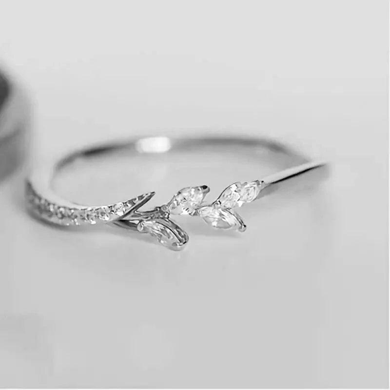 Huitan Women Fashion White Cubic Zircon Cute Leaf Wedding Engagement Ring Temperament Sweet Female Accessories Statement Jewelry