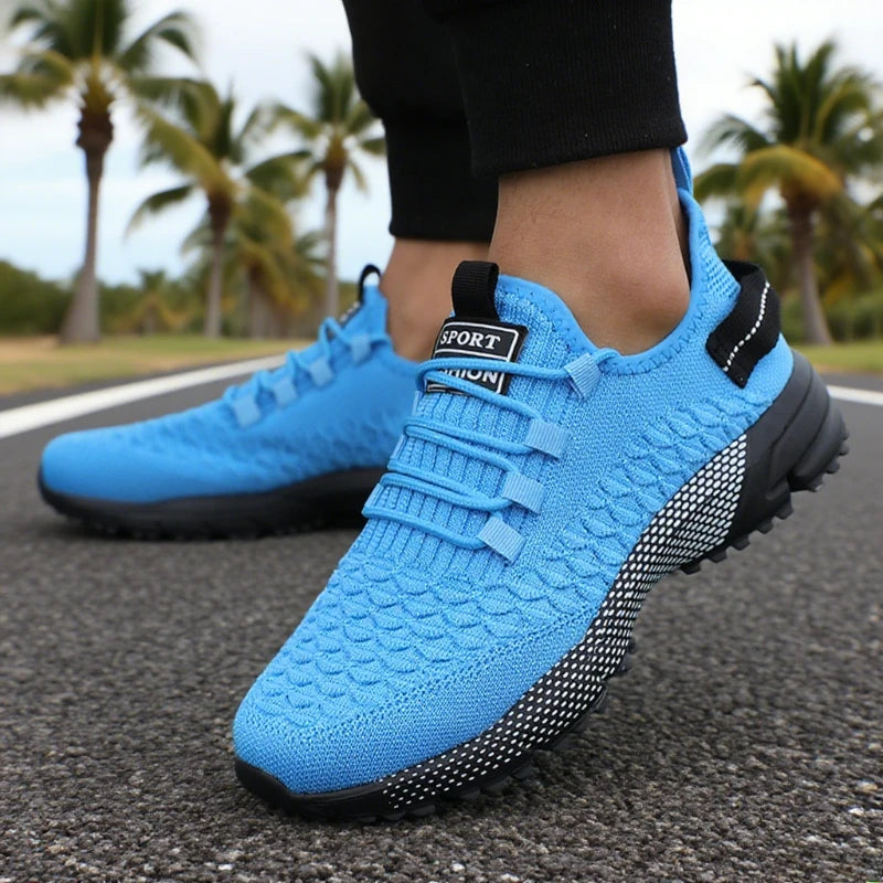 New Lightweight Running Shoes for Men Breathable Designer Mesh Casual Sneakers Summer Lace-Up Male Outdoor Sports Tennis Shoes