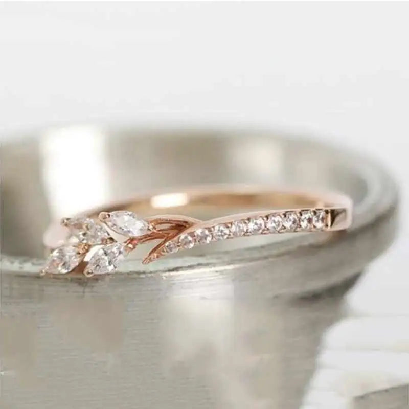 Huitan Women Fashion White Cubic Zircon Cute Leaf Wedding Engagement Ring Temperament Sweet Female Accessories Statement Jewelry