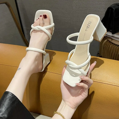New Summer Fashion Bare Toed Square Head Mid-heel Shoes Pleated Chunky Sandals with A Line Single Shoe Women